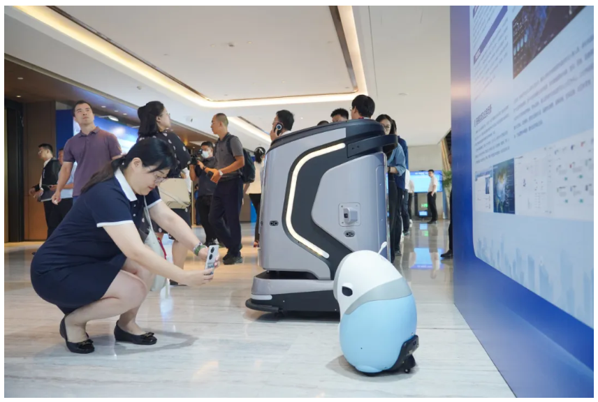 太阳集团tyc4633携“问道机器人”系列产品亮相山东省数字住建交流研讨会 太阳集团tyc4633携“问道机器人”系列产品亮相山东省数字住建交流研讨会