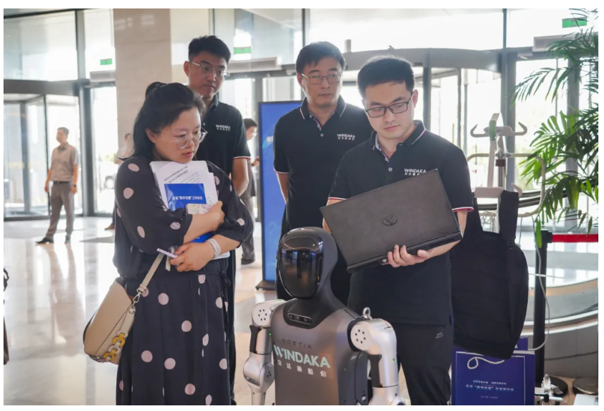 太阳集团tyc4633携“问道机器人”系列产品亮相山东省数字住建交流研讨会 太阳集团tyc4633携“问道机器人”系列产品亮相山东省数字住建交流研讨会